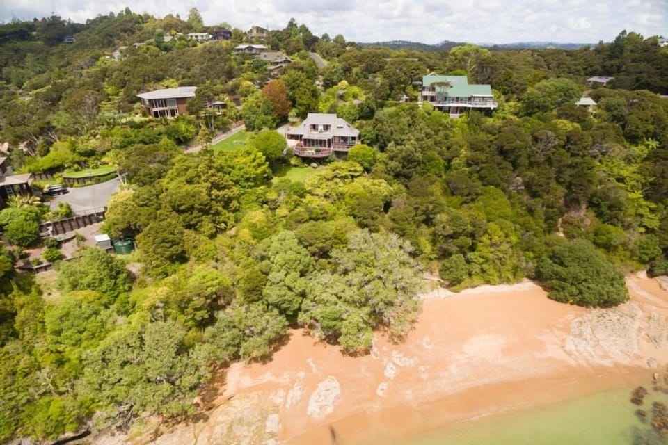 The house and proximity to beach