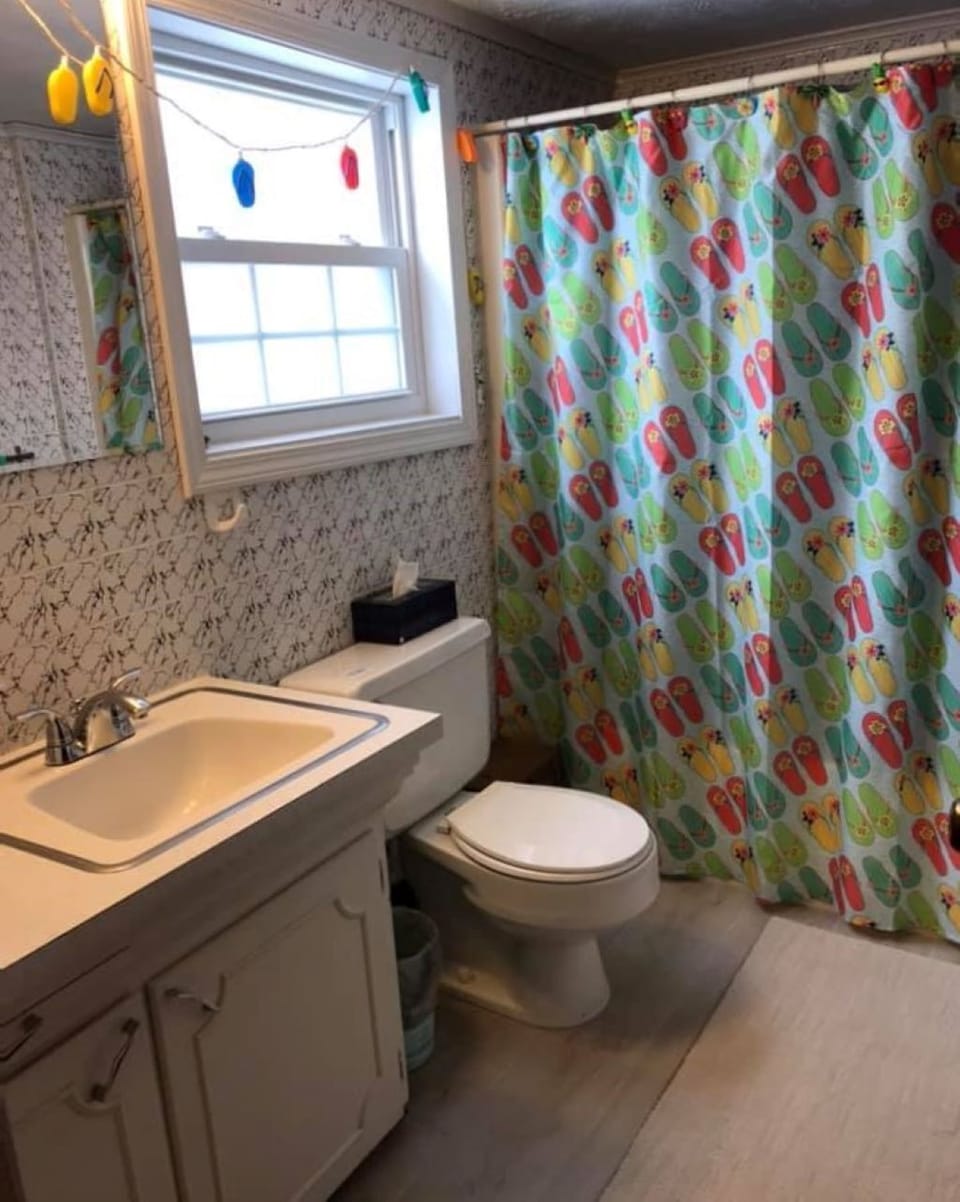Downstairs full bath - new tile
