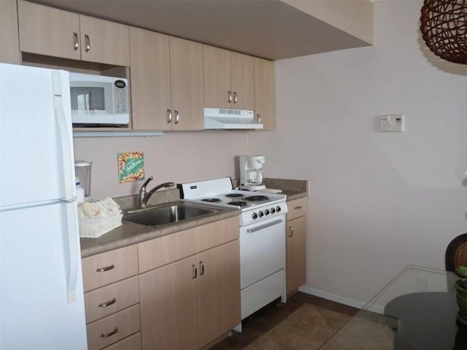 Complete kitchen