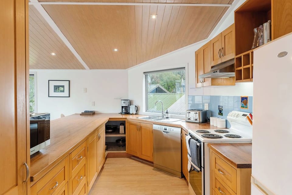 Full kitchen