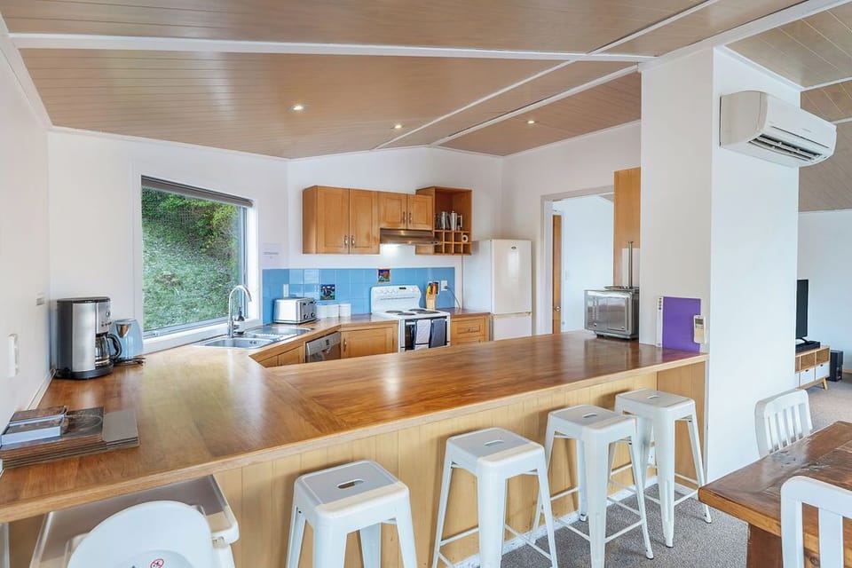 Kitchen bench