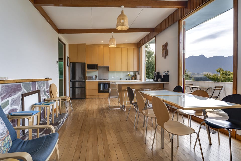 Open plan dining/kitchen