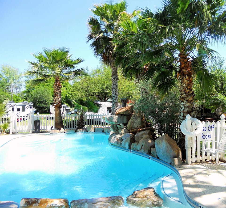 Shared Pool, about a 1 minute walk