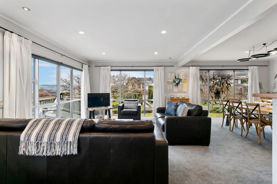Dining/living room