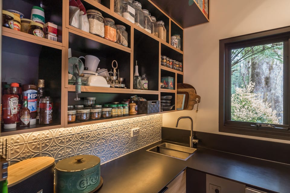 Butlers pantry, coffee station, fridge, all appliances, washing machine