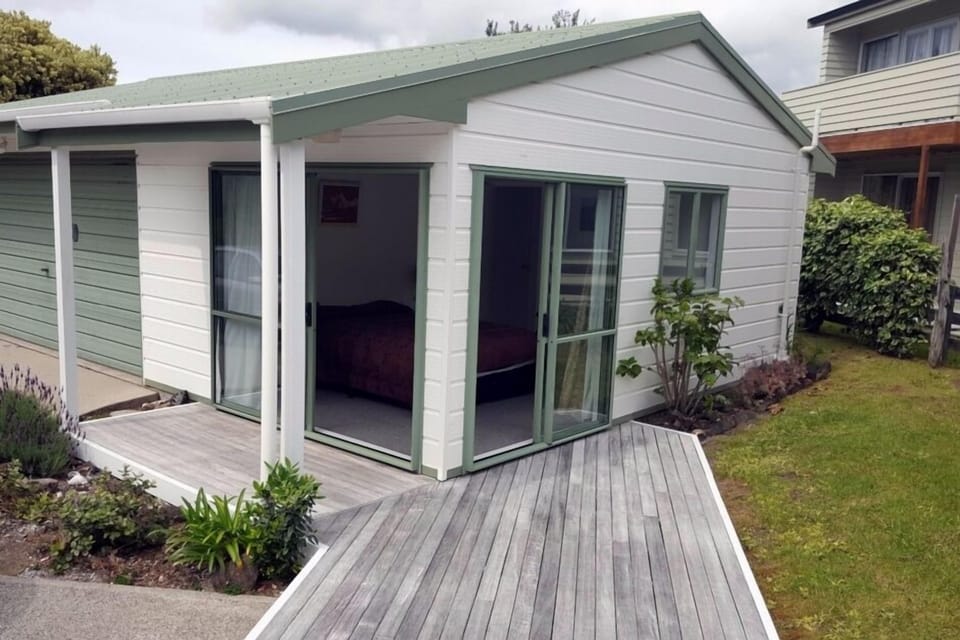 Sleepout + ensuite across the back deck