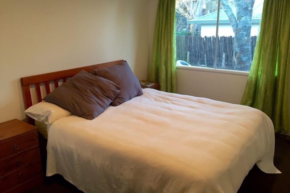 Queen Bed - 4 Bedroom