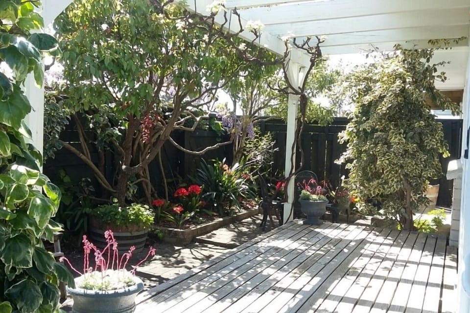 A private front courtyard
