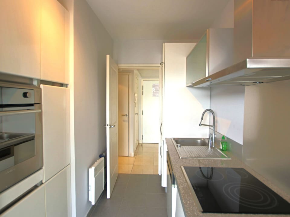 fully fitted kitchen