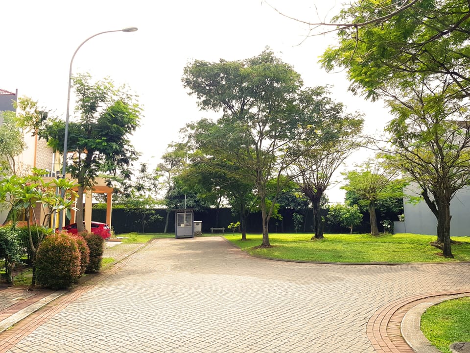 Streetview in front of House