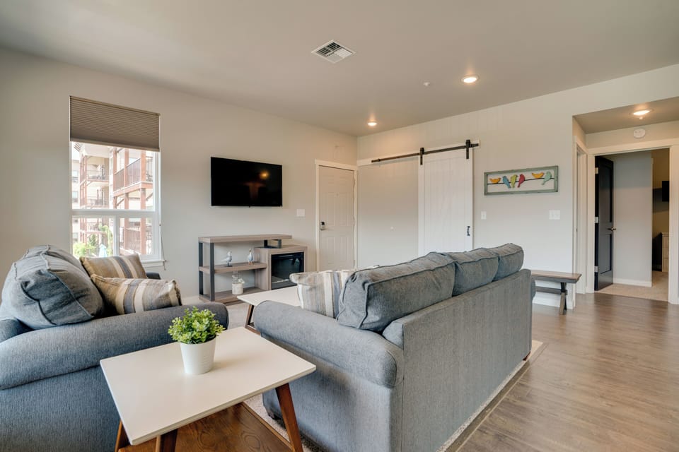 Living Room | Central A/C & Heating | Smart TV