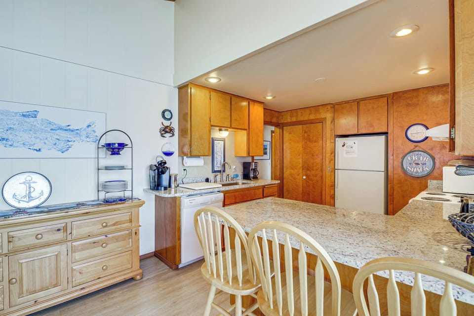 Kitchen | Trash Bags & Paper Towels