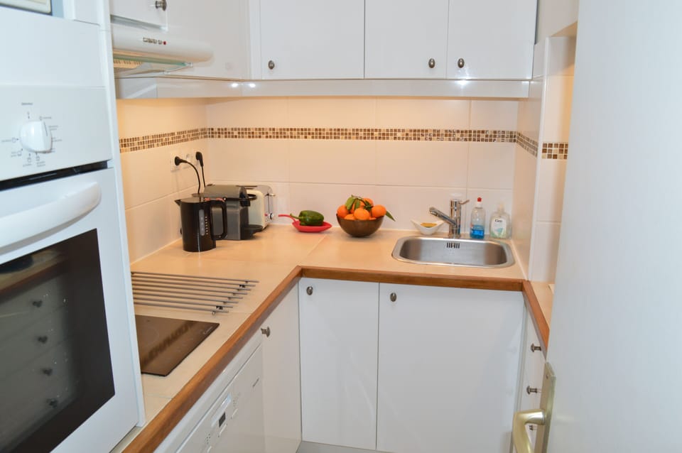 Fully equipped kitchen.