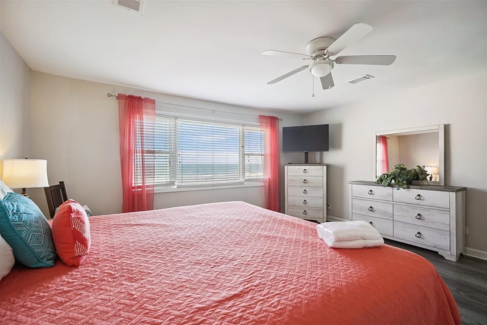 Wake up to an ocean view in the morning.