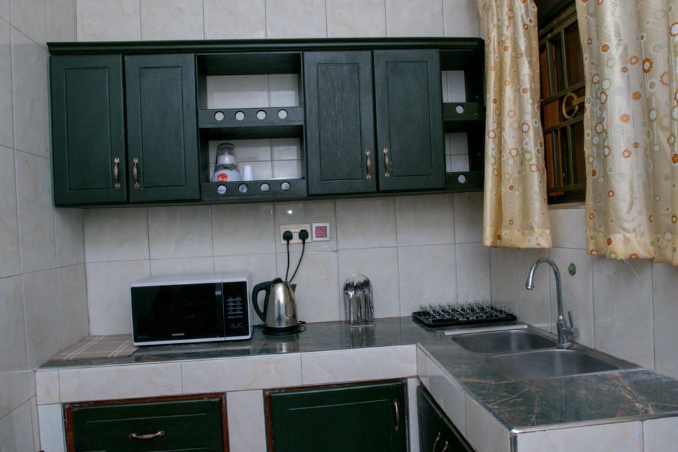 spacious kitchen 