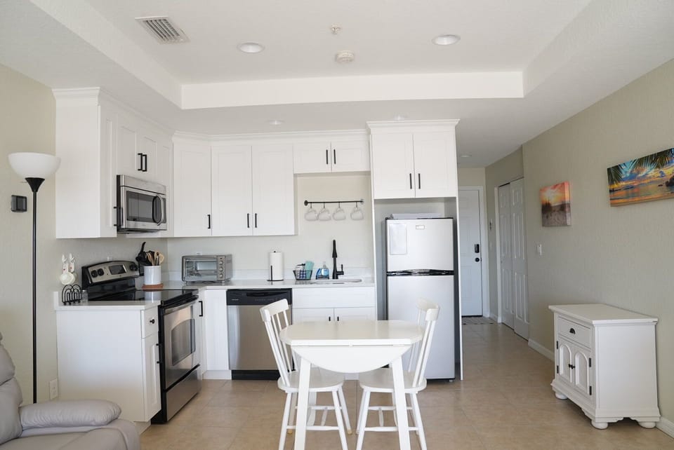 Kitchen dining area

