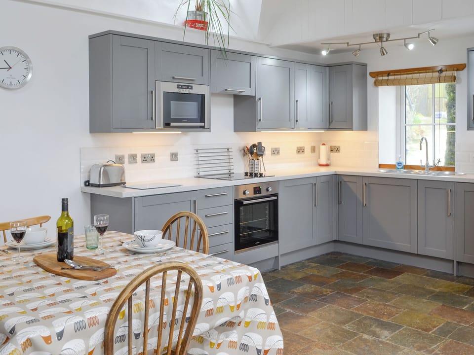 Fully appointed kitchen with dining area | The Old Dye House, Hallin
