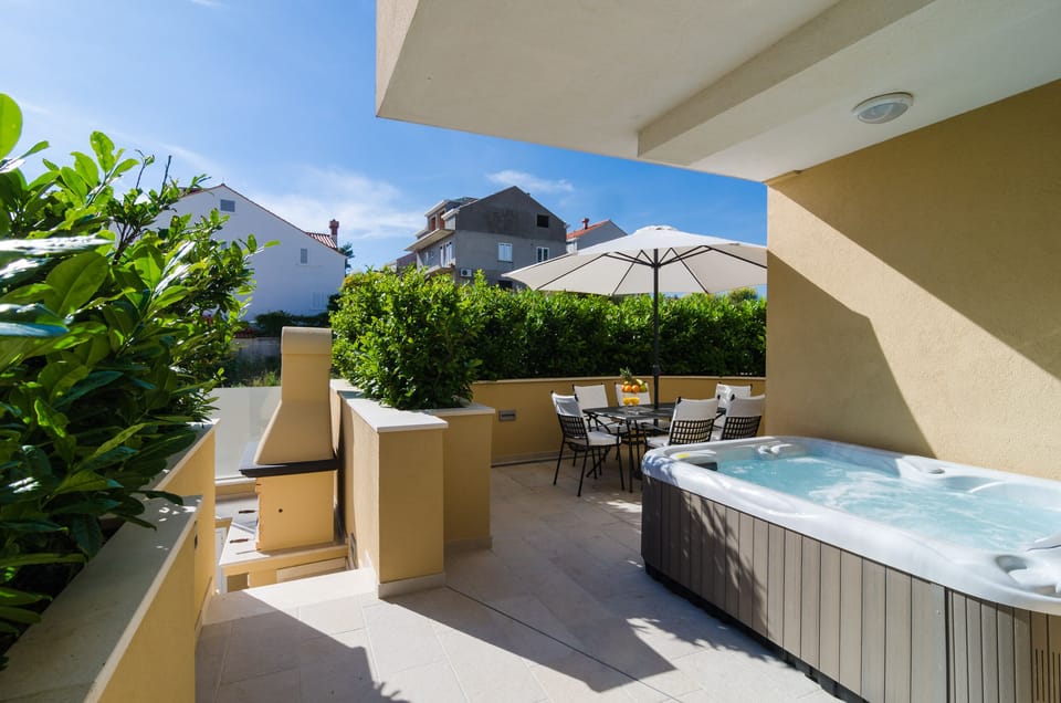 Spa tub