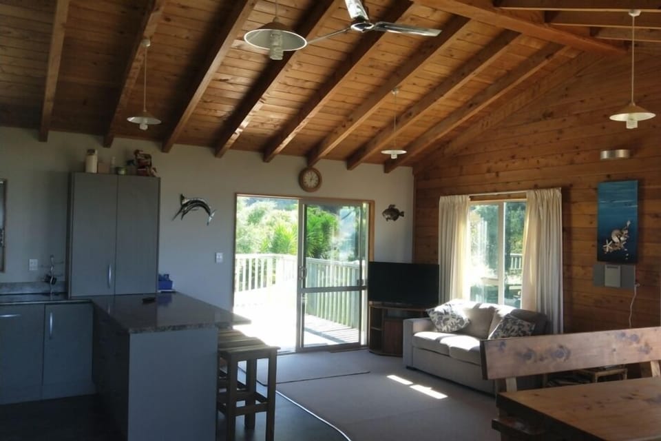Lounge 1