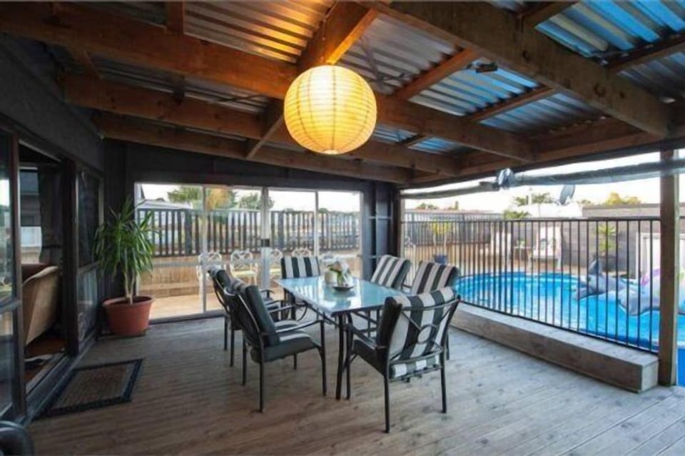 Huge Deck
POOL SUMMER ONLY