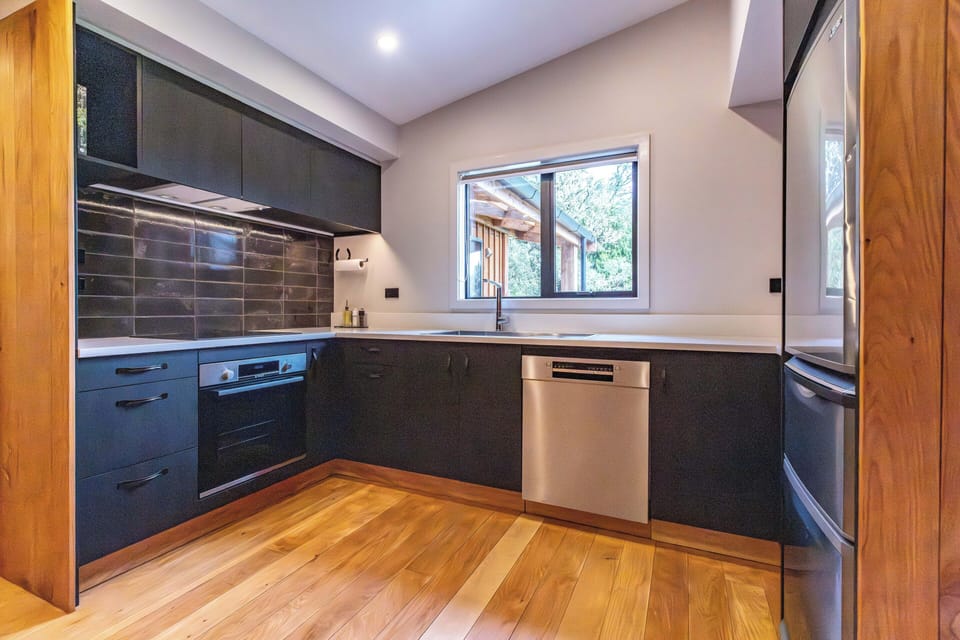 Fully equipped kitchen with Bosch appliances
