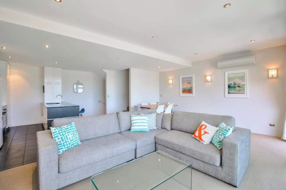 Entertainment lounge, with open flow dining area, kitchen and private spacious balcony. Fully double glazed.