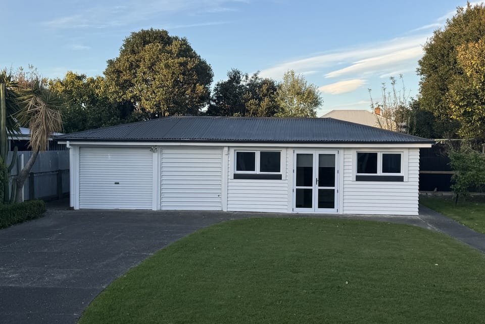 Garage with Sleepout