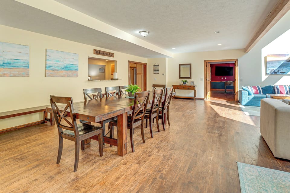 Open Floor Plan | Free WiFi | Dining Area | Dishes & Flatware Provided