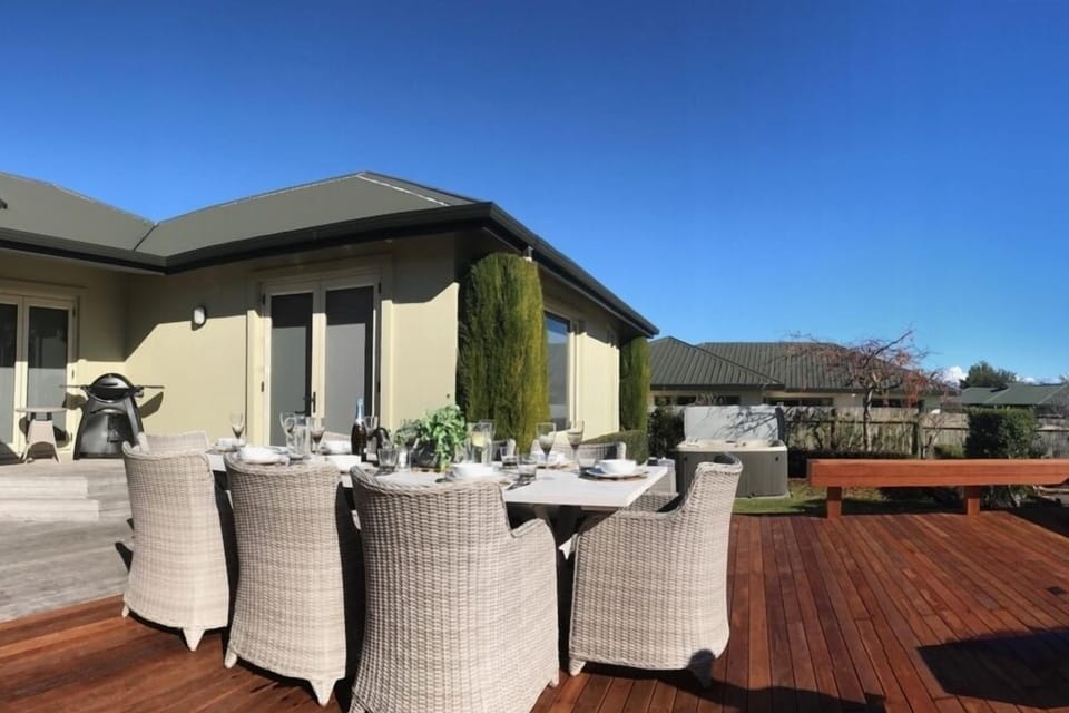 Deck and Spa area