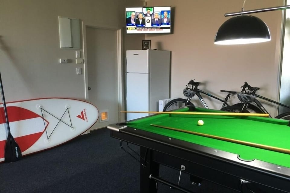 Garage - Pool table, Bikes, Paddle Board