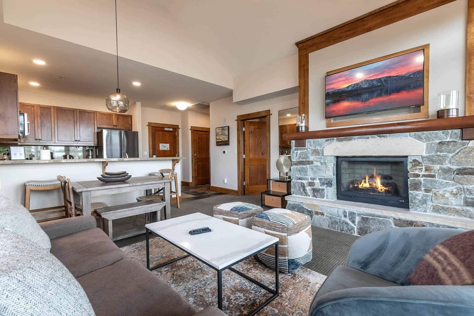 4001 Northstar Dr Unit 309-print-012-017-Interior-3328x2219-300dpi