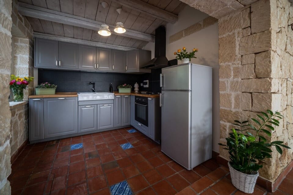 Kitchen/other side