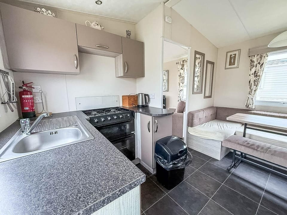 This kitchen serves as the heart of your home-away-from-home during memorable UK holidays and family holidays.