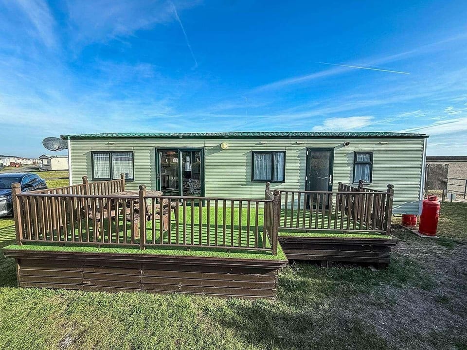 Looking for the perfect base for your next UK getaways? Lowestoft, Suffolk is an ideal choice for memorable family holidays. We understand that pets are part of the family, which is why this property is proudly dog friendly, so no one gets left behind.