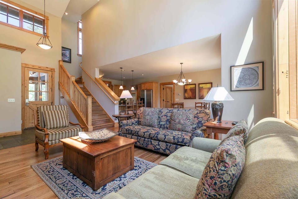 13151 Fairway Dr 6B Truckee CA-large-028-023-Living Room-1500x1000-72dpi
