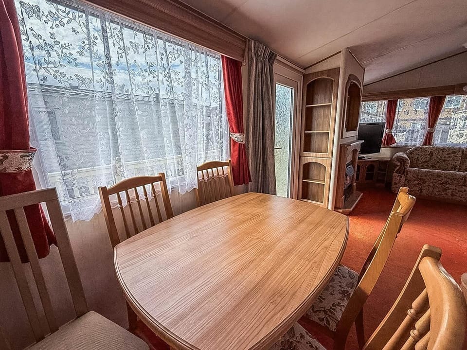 This static caravan provides a welcoming base where you can unwind after a day of exploring the Norfolk coast.