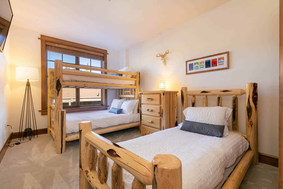 IHN_207-print-009-009-Bedroom Two-3360x2240-300dpi_1