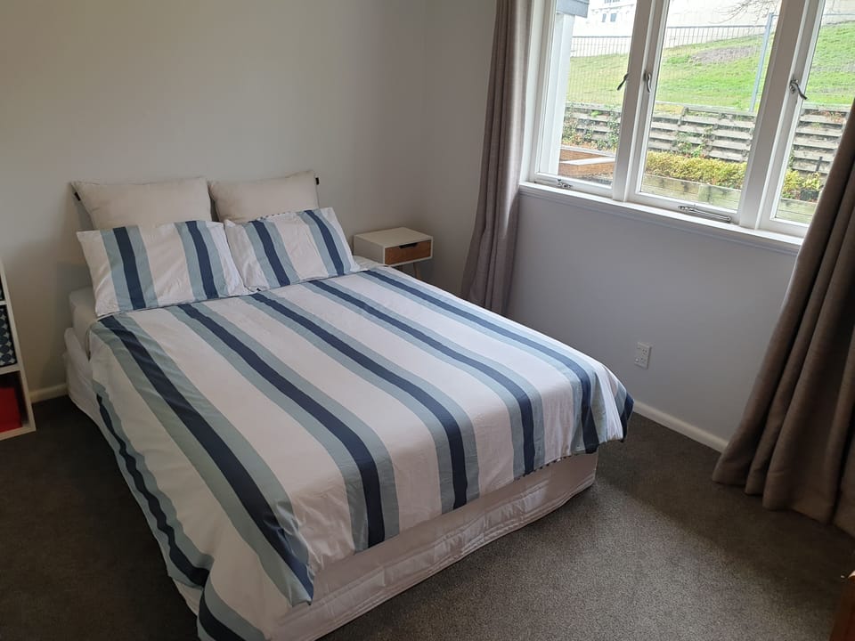 Upstair Bedroom 2 - Queen Bed