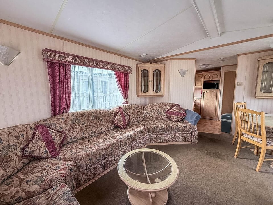 The perfect base for families wanting to build sandcastles, friends seeking a scenic escape, or anyone needing a refreshing short stay.