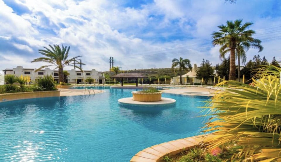 4 fabulous swimming pools - set in lots of gardens + grounds