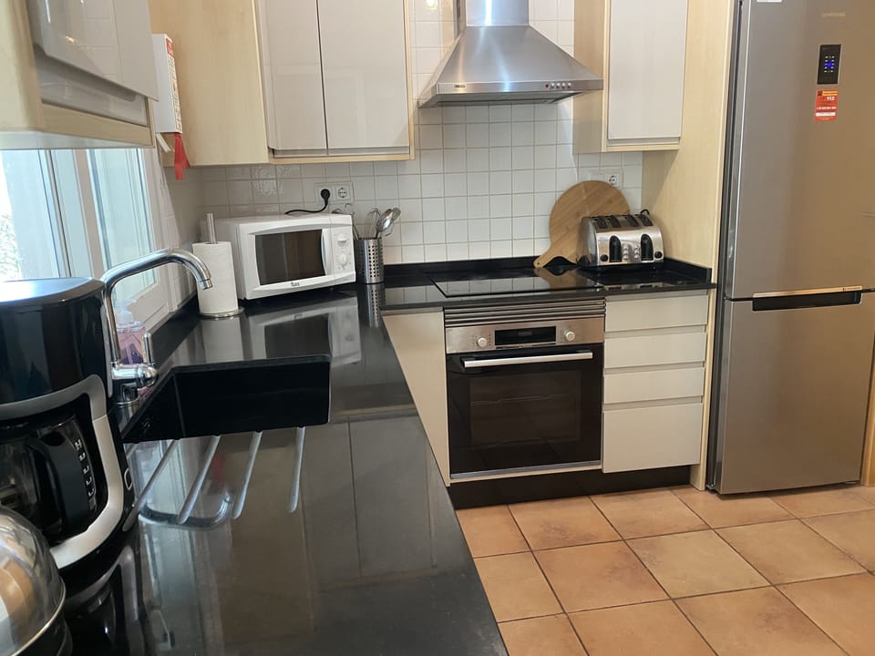 Modern kitchen with granite worktops