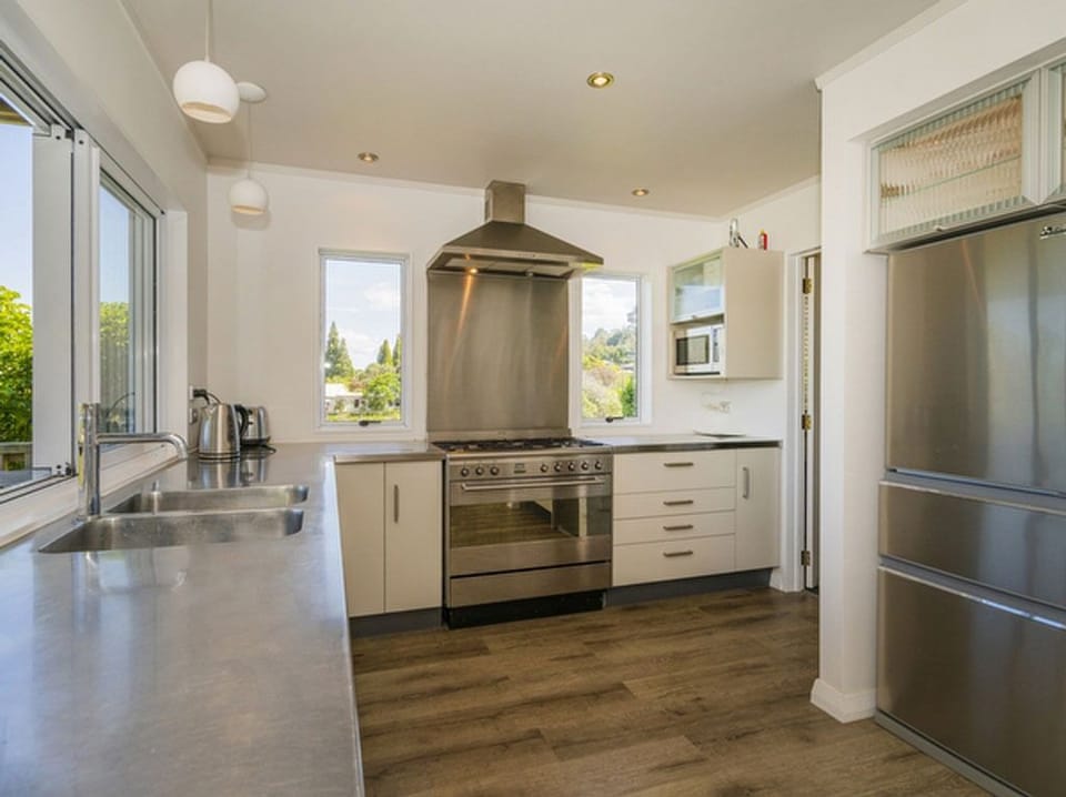 Kitchen, new fridge and large gas/electric range