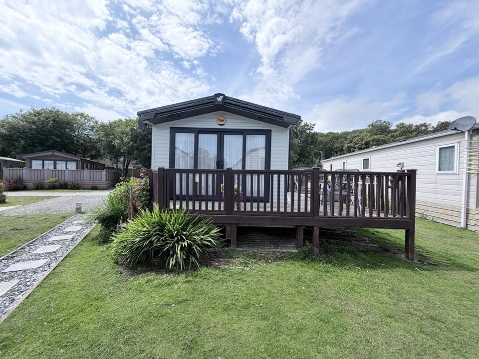 Make the most of your 2026 holiday with a beach break in a charming static caravan.