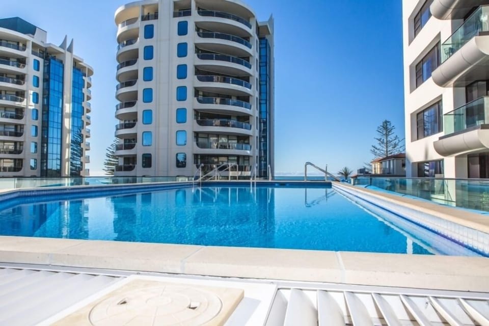 Roof Top Pool (Heated)