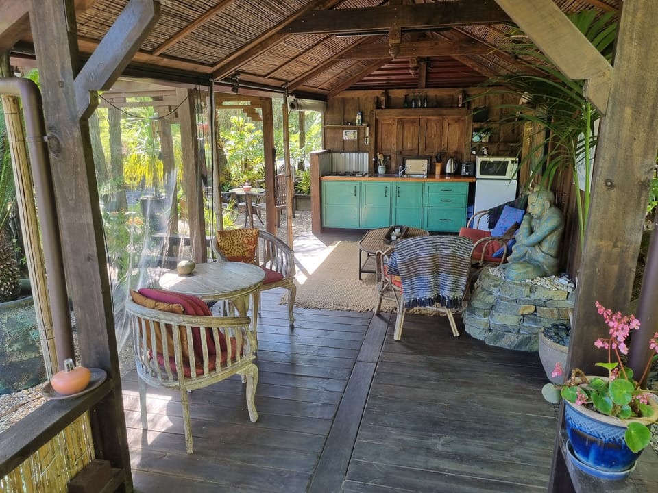 Lounge/Kitchen Area