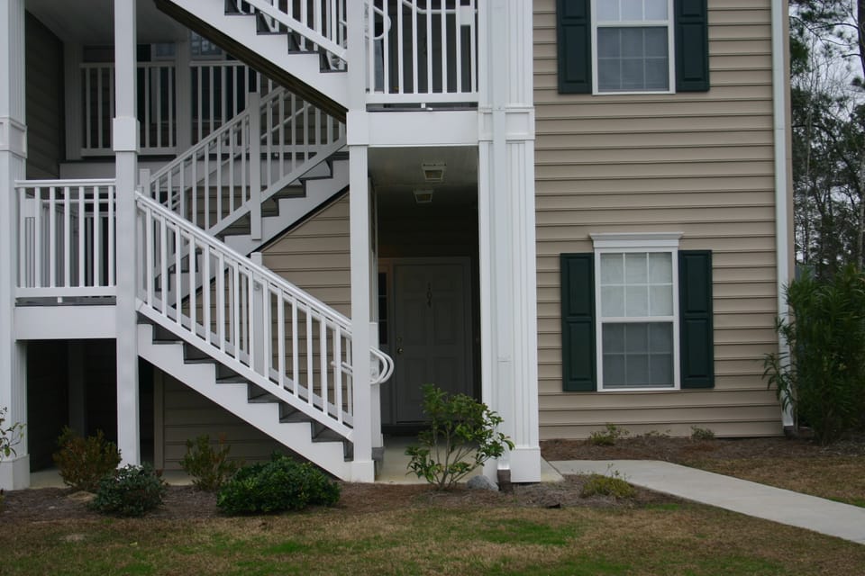 Front Entrance to Lower Level Condo