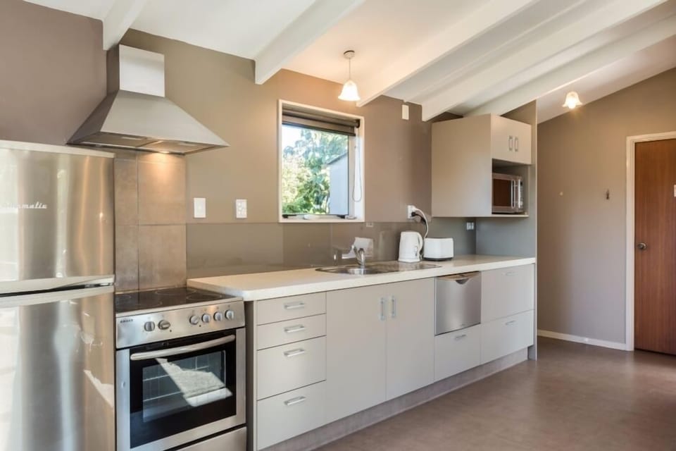 Full kitchen