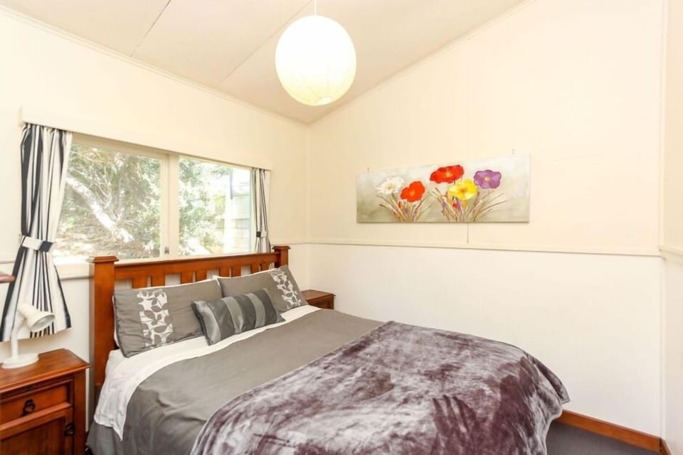 Oakura Bedroom 2
