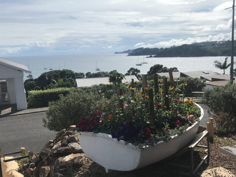Oneroa Village cafe garden 