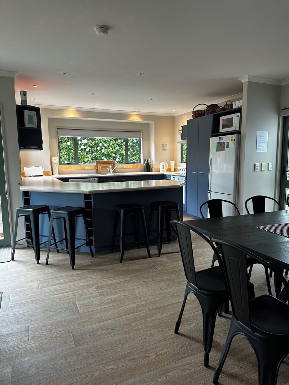 Open plan kitchen, dining, living area.
Fully equipped kitchen incl dishwasher
